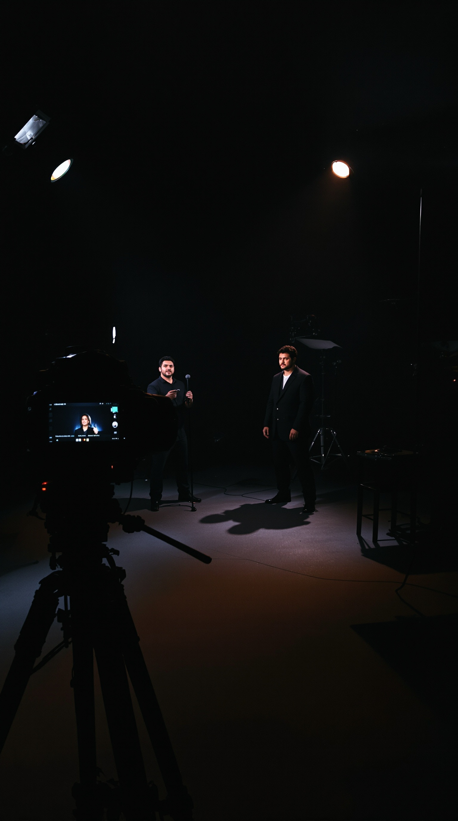 Levers의 시각적 연출과 미장센 분석 조명, 프레임, 시네마토그래피